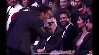 Salman Khan bhojpuri version😂#salmankhan #katrinakaif #vickykaushal #funny #iifaaward