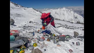 Recogen 4 cadáveres y 11 toneladas de basura en el Everest