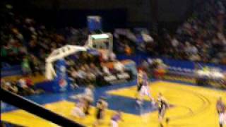 Globetrotters passing circle, and dunk!