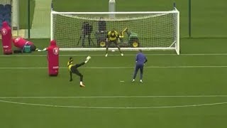 Thibaut Courtois Scores Brilliant Overhead Kick In Training - MUST WATCH