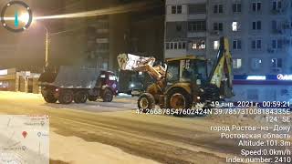 Уборка снега в ночь с 18 на 19 января с улиц Ростова.