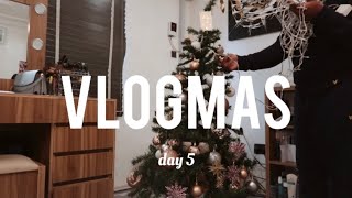 VLOGMAS DAY 5 - get ready with me, Christmas tree