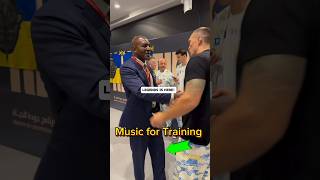 Two Legends one Place! Usyk Shake Hands with Evander Holyfield 🤝 #holyfield #evanderholyfield #usyk