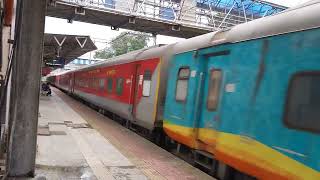 11071 LTT Banaras kamyani express high speed crossing   #train