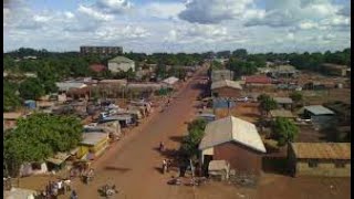 Une vue panoramique de la ville de Koubia