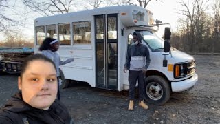 We found an abandoned bus (Vloging with my friends)