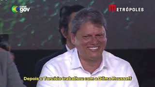 “Volta pro PT, Tarcísio” | Governador de São Paulo recebe pedido inusitado em evento com Lula