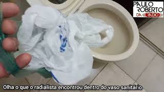 Olha o que o radialista encontrou dentro do vaso sanitário