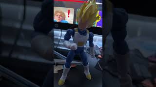 Goku gets distracted during fights #dragonball #dragonballz #goku #dbz #vegeta #anime #stopmotion