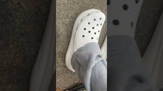 White Classic Crush Clog Review #roadto5k #crocs #shortvideo #productreview #crocssale #blackfriday