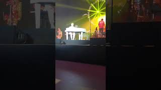 240223 Peter Johansson sjunger Elton John på Partille Arena