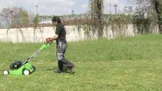 Rasatura del prato: mulching o raccolta dello sfalcio