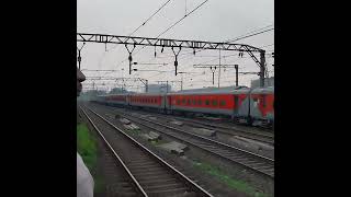 Vasco da gama patna express approaching kalyan junction railway station #railfanning #publictranspor