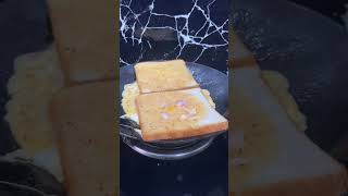 बाजार जैसे bread को अंडे  पर चिपकाने वाला omlette 👌👌#shorts #breadomlette |Explore With Sanali