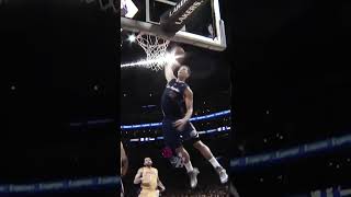 Blake Griffin nasty one handed alley oop dunk