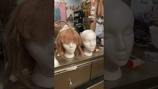 Not me in the mirror- #wigs #cosplayer #miku #junko #wigstyling #manequin #getstickbuggedlol #zeykay