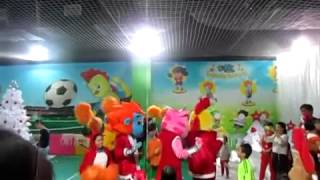 Diễu Hành Giáng sinh 2014 tại khu vui chơi trẻ em tiNiWorld