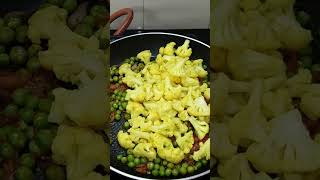 #cauliflowerrecipe #fry #foodie #foodlover #food #peas #sidedishrecipe #tastyfood #bestcombo