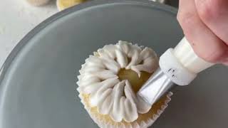 Buttercream flower tip #104