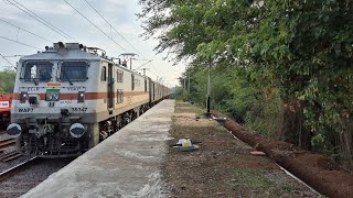 18426 Durg Puri Express leads by Visakhapatnam WAP7 | Indian Railways