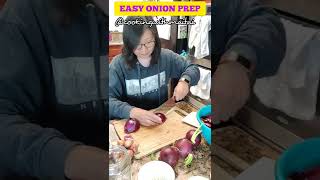 DICE ONIONS🧅🧅🧅 W/🚫 ZERO TEARS😭😭😭 #onions #kitchenhacks #cookingtips