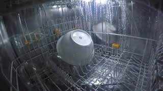 GoPro -Cosa succede dentro la lavastoviglie in funzione? - Inside a running dishwasher