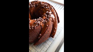 easy chocolate cake with easy glaze کیک شکلاتی ساده با روکش آینه ای در ده دقیقه