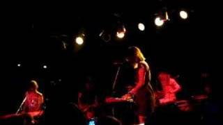 Uh Huh Her - Explode (Live at Double Door)