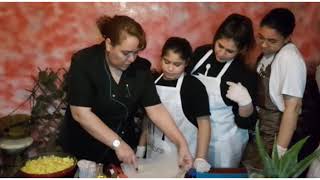 CURSO DE COCINA CON LAS AMIGAS DE MI HIJA (HACIENDO BASTELA de colores)🥰😁