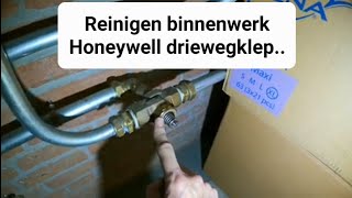 Hoe reinig je zelf het binnenwerk van een Honeywell driewegklep...