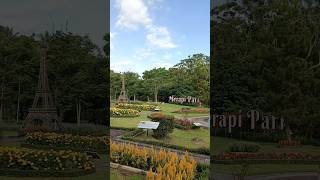 Indahnya Taman The World Landmark di Merapi Park