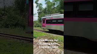 Kereta Api Mampir Makan Siang di Saung Ambu