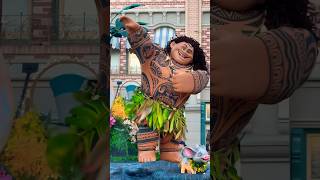 ✨🌋THE REAL MAUI hits the DAB! 😮#disneyland #disneycharacters #shorts #moana #maui