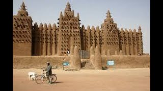 The world’s largest mud-brick building - The Great Mosque of Djenné.