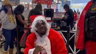 Wow!! I can’t believe this Fake Santa got caught taking pic with kids for $100 😳😳