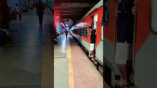 Konkan Railway 12052 Jan Shatabdi Express Arriving At Dadar #shorts #train #youtubeshorts #viral