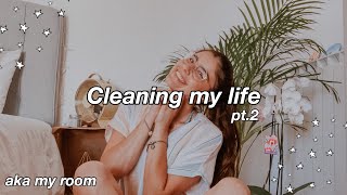 CLEANING AND ORGANIZING MY MESSY BEDROOM!