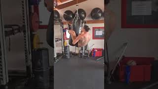 Zlatan Ibrahimović haciendo abdominales en costal de box