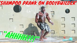 Shampoo prank On Bodybuilder (never gets old)