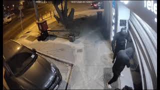 Watch Thieves Breaking in a Shop #viral #crime