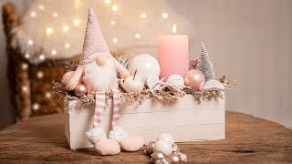 Adventsgesteck in Rosa | Weihnachtsdeko selber machen | DIY Weihnachtsgesteck mit Wichtel