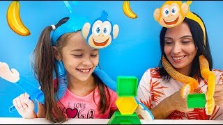 ЧЕЛЛЕНДЖ с обезьянками от World Toys TV / Видео для детей / Арина играет с мамой