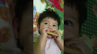 Lavanya Almeera makan biskuit gabin hahaha