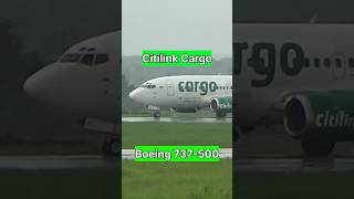 Pesawat terbang Boeing 737-500 Citilink Cargo take off dari Bandara Sultan Hasanuddin Makassar (UPG)