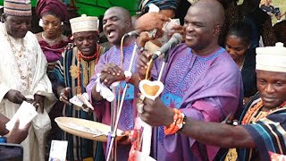 CHECK OUT HOW SINGERS PORTABLE AND HIS FATHER SHUT DOWN STAGE WITH MONEY 4 OBESERE AT HIS CORONATION