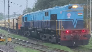 TURQUOISE/NAVY BLUE SHUNTER ENGINE SHUNTS NAGERCOIL TRAIN AT TERMINUS YARD WDS6 36516