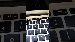 MacBook Air build quality #youtubeshort #viral #apple