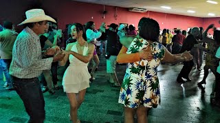 MELHORES MOMENTOS DO BAILE DA SAUDADE - DANÇANDO FORRÓ NO BAILÃO DOS FANDANGUEIROS (XOTE)