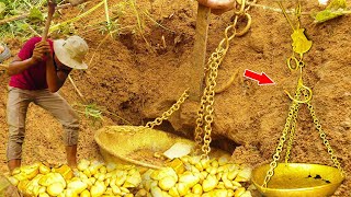 OMG amazing VDO ! A young Man Find Golden Treasure & Dig Scales Gold Under Ground Stone At Mountain