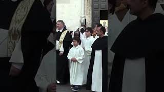 Procesión por las calles de Bari de los restos de madera de la Cassetta della Traslazione #subscribe